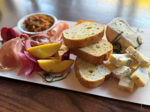 ARTISANAL CHEESE BOARD