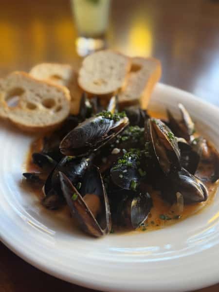 THAI CURRY MUSSELS