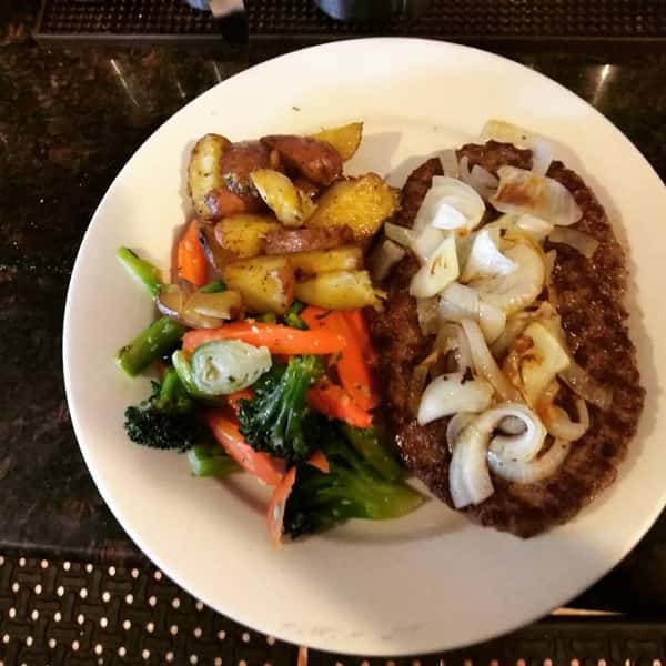 entree with onions with cooked potatoes and sauteed vegetables