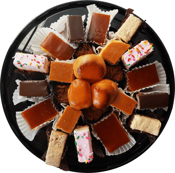 Assorted desserts platter (bandeja de dulces surtidos)