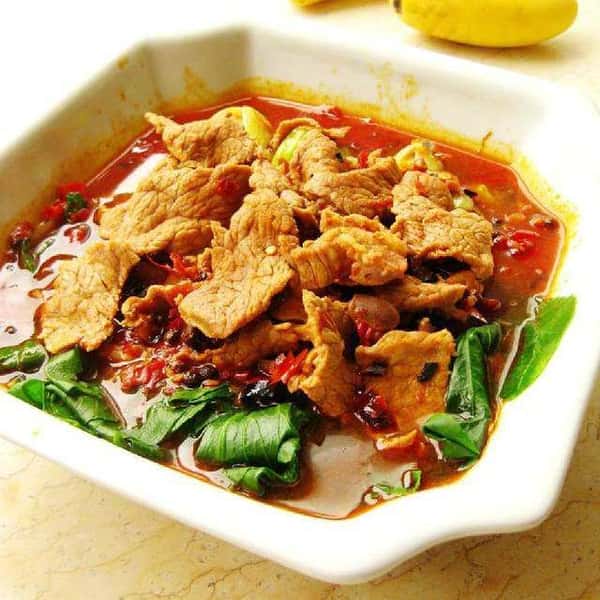 * 水 煮 牛 肉 Hot & Spicy Beef with Szechwan Chili