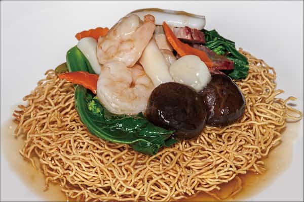 半 島 炒 麵 / 粉 Top Gun Special Chow Mein or Fun Chicken, BBQ Pork, Squid, Shrimp & Vegetables