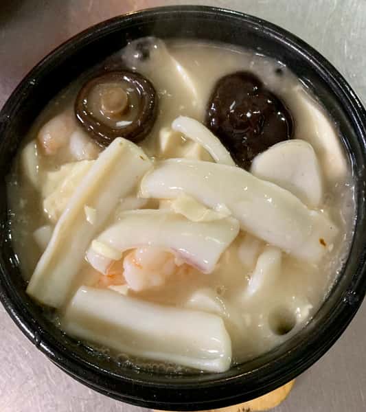 海 鮮 滑 豆 腐 煲 Seafood with Smooth Tofu Hot Pot