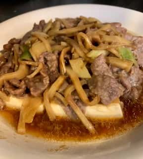 沖 菜 肥 牛 蒸 豆 腐 Steamed Beef & Preserved Vegetables Over Tofu