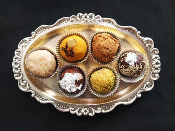 Box of Sweets (12 Piece)