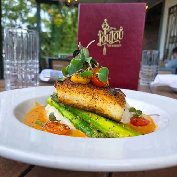 Friday night has all three covered. 🍽️

Tonight’s Blackened Halibut is served over red mashed potatoes with Cajun cream sauce, garlic asparagus, cherry tomatoes, red onion, and arugula.

Save room for house made banana pudding, and pair it all with a Well It’s Sour, made with Weller Special Reserve.

Dinner, dessert, drinks. See you tonight at Lou Lou on Market.