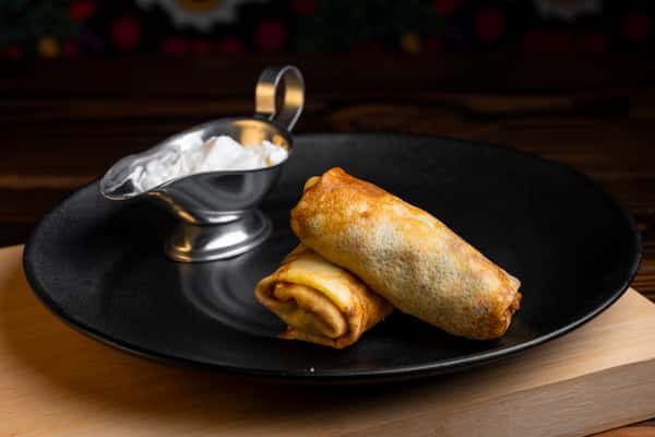 CHICKEN WITH MUSHROOMS AND MOZZARELLA CHEESE BLINI
