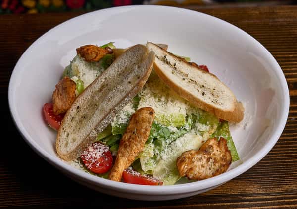 Classic Cesar Salad with Chicken Chef's Homemade Sauce