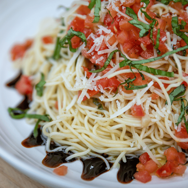 Classic spaghetti with fresh tomato topping