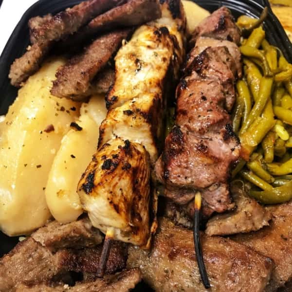 Family Lunch Deluxe Platter *(serves 6-8ppl)