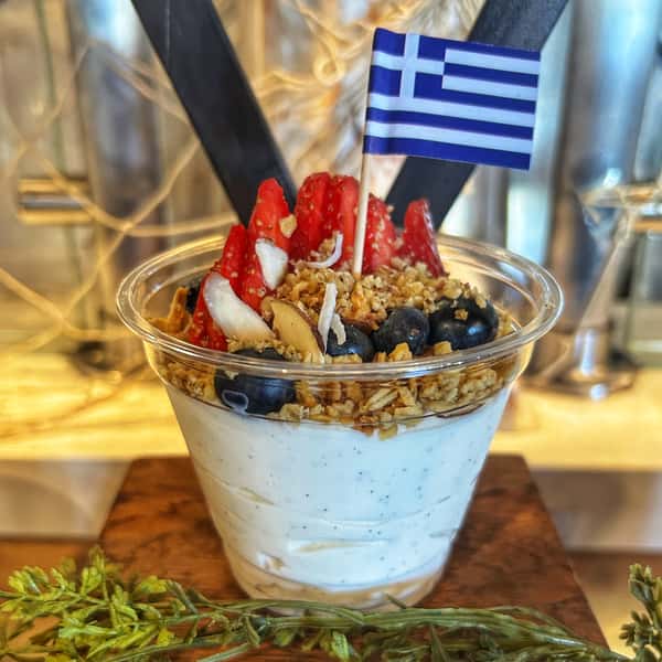 Rey’s Greek Yogurt Parfait