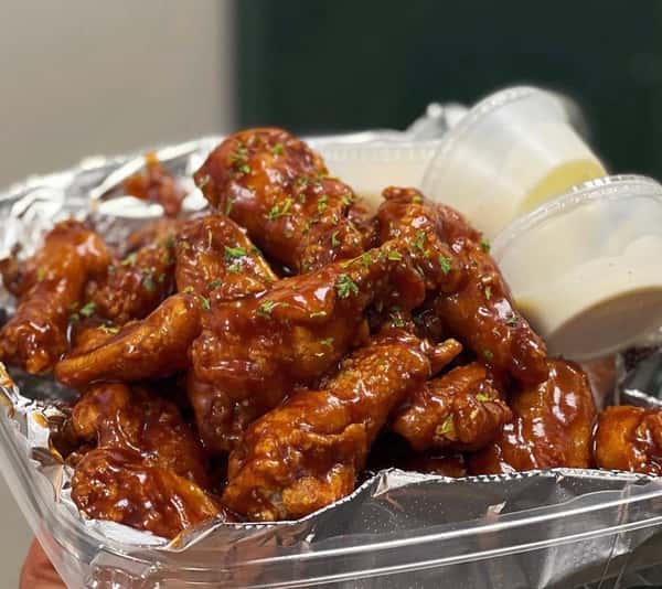 $10 10 Wings & Fríes