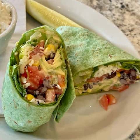 Southwestern Wrap is one of the most-ordered favorites at Lincoln Park Corner Kitchen, and it's easy to see why 🌯 Grilled chicken breast, Monterey jack cheese, bacon, chopped lettuce and tomato with avocado and salsa all wrapped in a spinach tortilla make every bite packed with flavor and freshness. 😋
#LincolnParkCornerKitchen #SouthwesternWrap #GuestFavorite #WrapLovers
