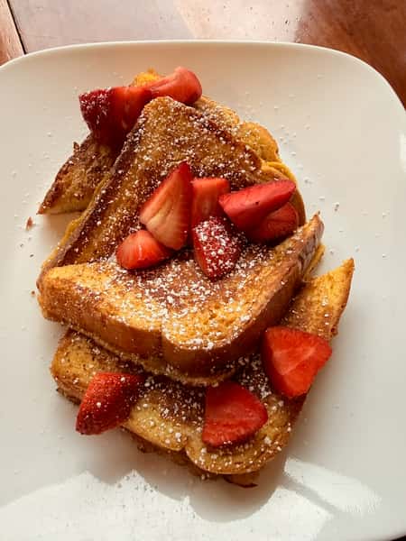 FRESH STRAWBERRY FRENCH TOAST