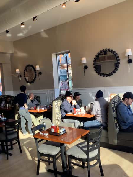 customers in the restaurant