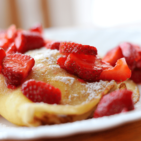 FRESH STRAWBERRY CREPES