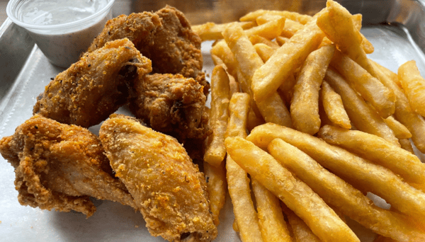 6 PC Wings w/ Fries & Coleslaw (L)