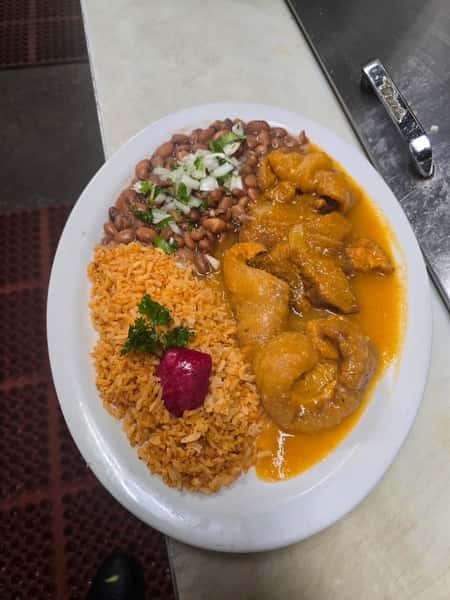 Chicharron en Salsa Roja