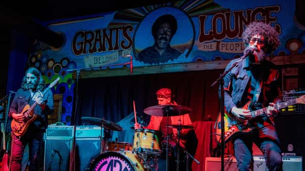 band playing at Grant's Lounge