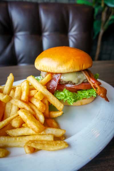 MONTREAL BURGER