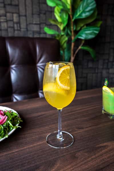 SEASONAL WHITE WINE SANGRIA