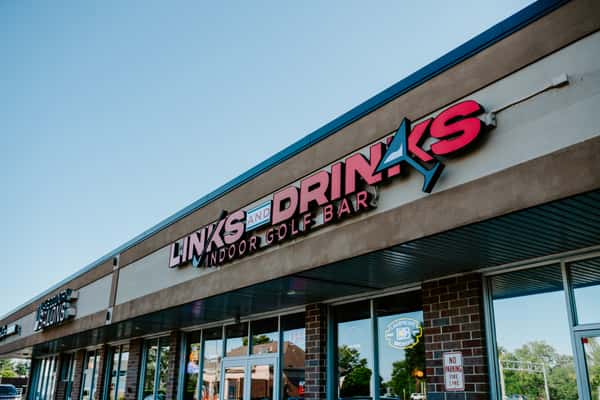 Links and Drinks sign outisde restaurant