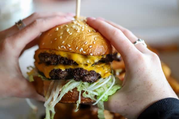 DISTRICT BURGER