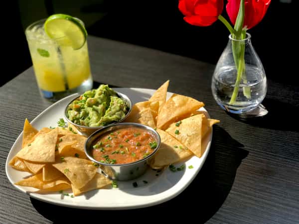 Fresh Corn Tortilla Chips w/ Guacamole & Red Salsa