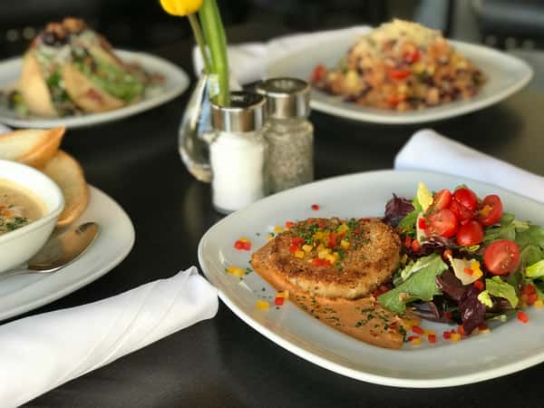 Dungeness Crab Cake w/ Mixed Green Salad, Red Bell Peppers & Smoked Chili Remoulade