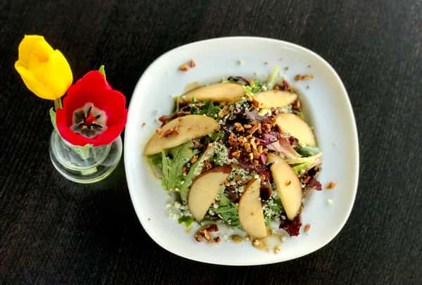 *Caramelized Red Pear, Candied Pecan & Goat Cheese Salad w/ Red Wine Vinaigrette