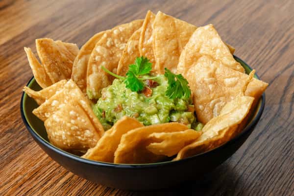 CHIPS WITH GUAC