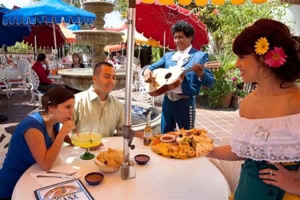 Casa De Pico patio dining