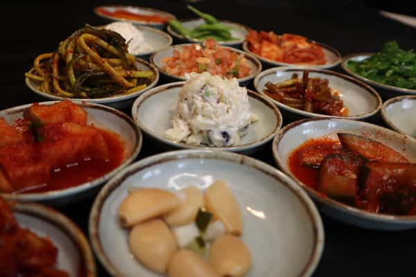 Multiples bowl of food