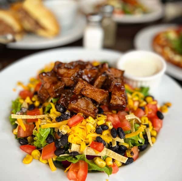 Mixed meal bowl with meat cubes and vegetables