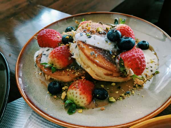 Pancakes with fresh strawberries and blueberries