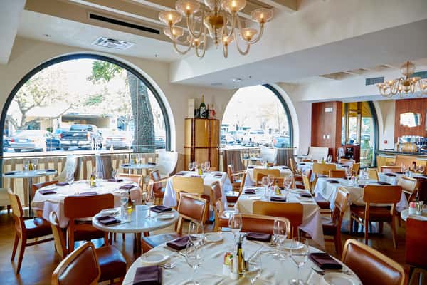 Bistro 31 Interior