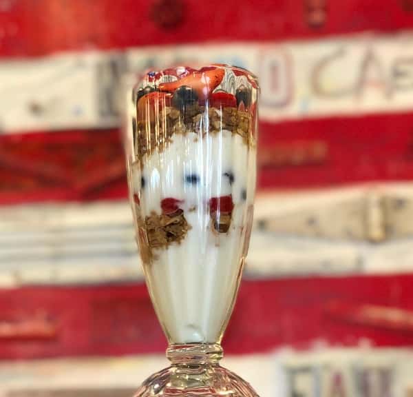 Fresh Berry & Yogurt Parfait