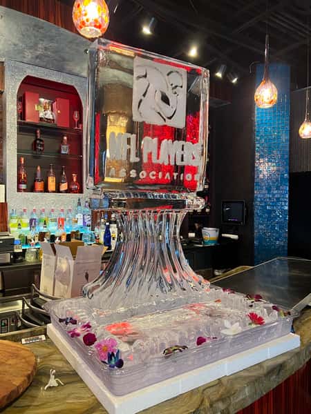 Ice sculture
