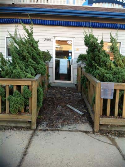 outside entrance to boulevard clams