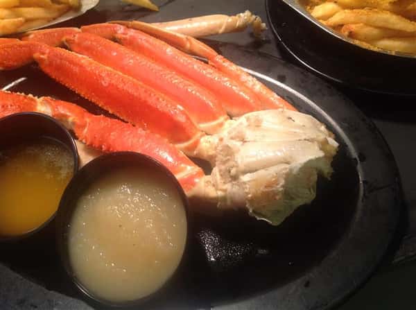 crab legs with sauce