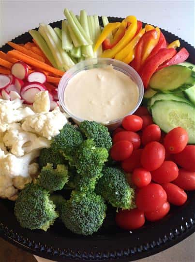 veggie tray with dipping sauce