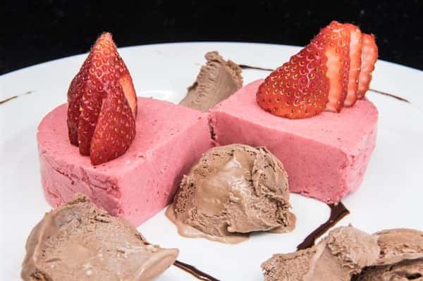 Strawberry Mouse with chocolate ice cream
