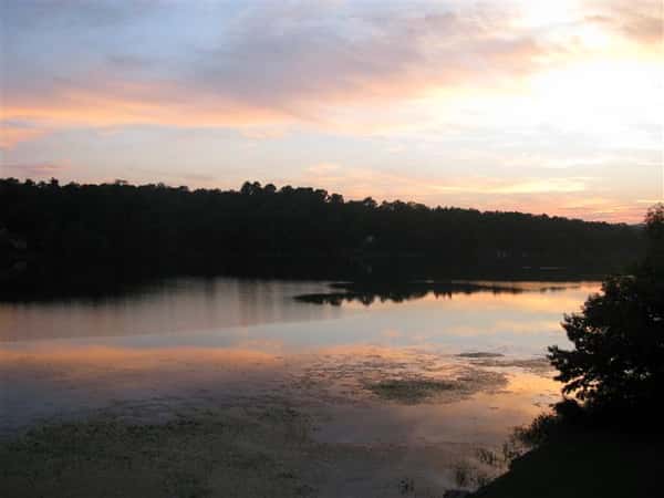 lake at sunset next to anthonys lake club