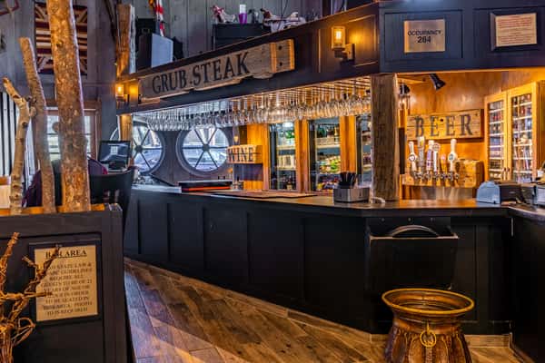 GrubSteak_Interior