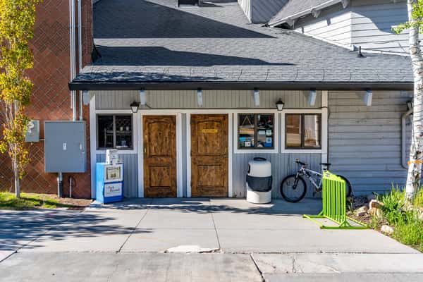 GrubSteak_Exterior