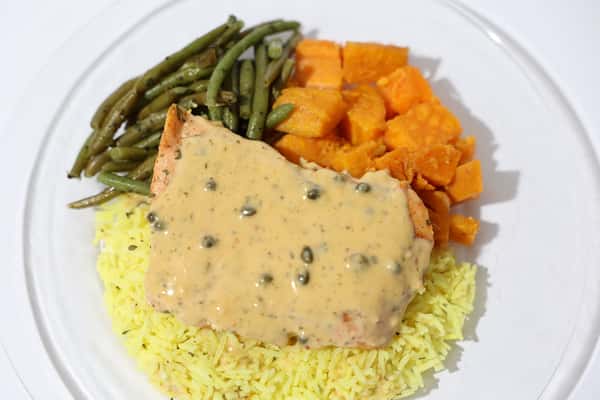 Salmon with white sauce