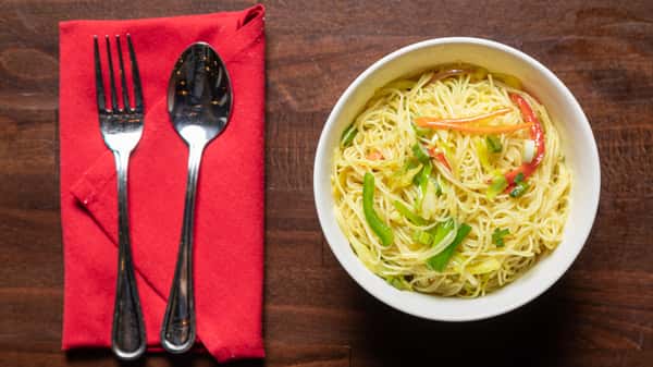 CURRY RICE NOODLES