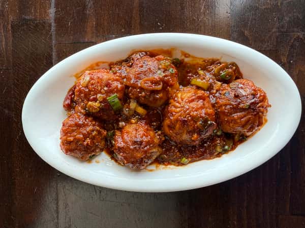 CHICKEN CHILLI MOMOS