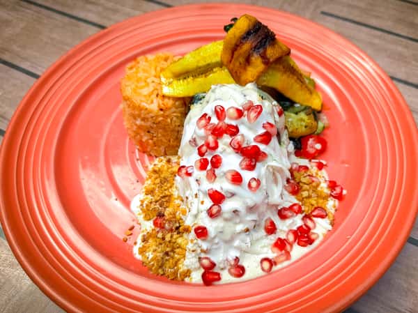 Chile en Nogada is our first special for this weekend! 🌶

Fresh pasilla chile filled with ground beef, finely diced raisins, gorgonzola cheese, and fried plantain. Served over a walnut sauce and topped with pomegranate seeds, rice, 
and calabasitas.