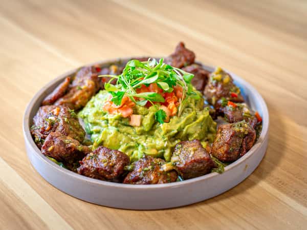 Guacamole with Ribeye Chicharrón